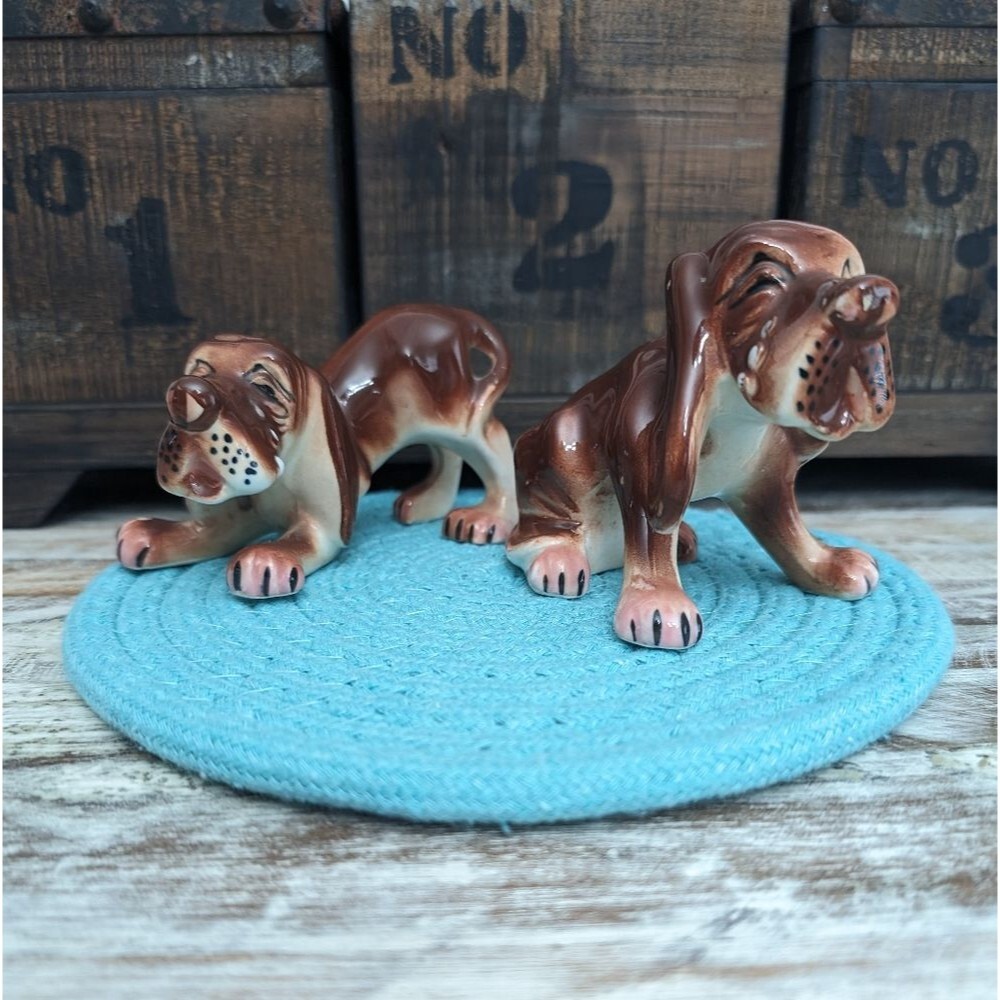 Vintage "Hound Dog" Salt and Pepper Shaker Set,  Collectable, 1940-1950's